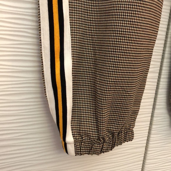 NWT Wild Fable brown/black houndstooth joggers with racing stripes on each leg. - Picture 3 of 9